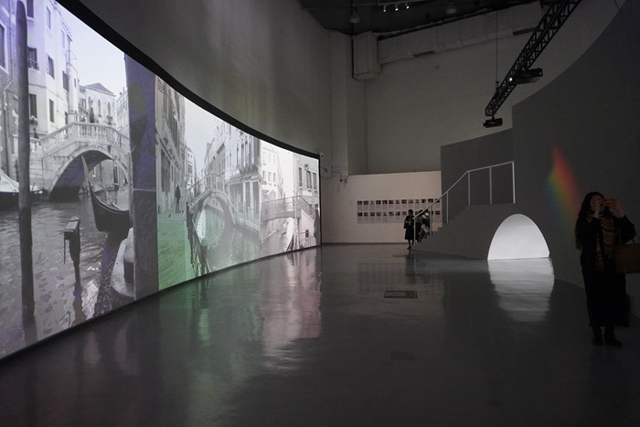 桥与虹，映照出当下时代的苏州意象——吴洪亮谈第六届金鸡湖双年展