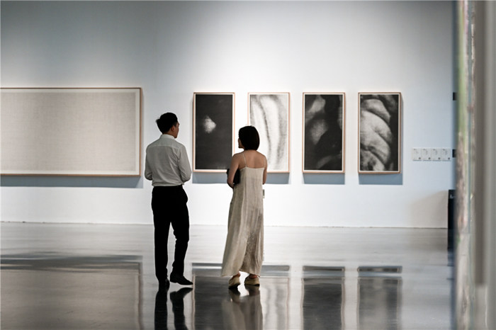 超大型双年展呈现世界级艺术盛宴 时间引力——2023成都双年展登场