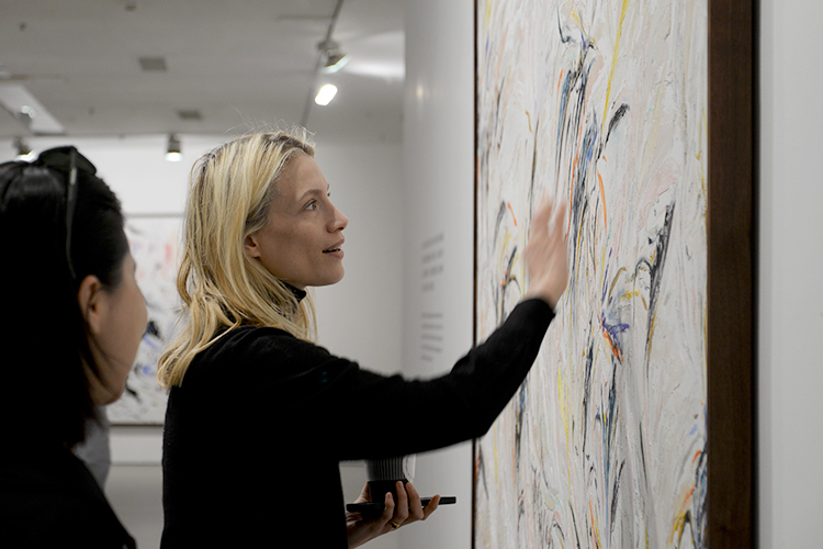 带来“太阳背后”的世界：玛莉·德维尔潘个展在京开幕