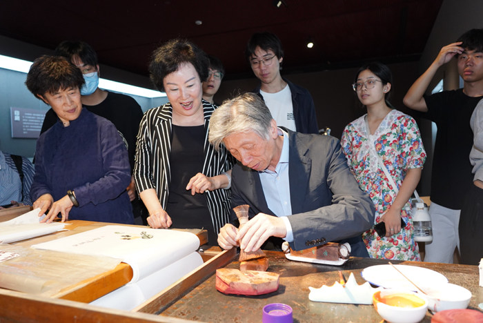 木版水印非遗体验周启动 非遗技艺在国家大剧院再现光彩