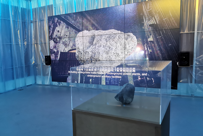 超越人类中心主义，重建与万物连接——中法艺术家共构《蛇纹绿岩》