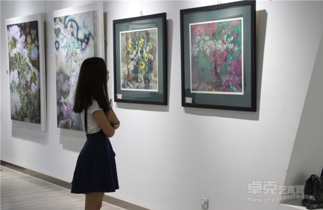 “一花一世界” 徐浡君艺术花卉大展华美绽放