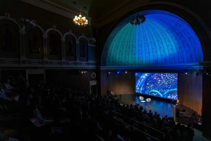 陈世英在V&A博物馆演讲，欧洲最大规模个展《时间轮盘》同期举行