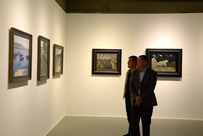 “油画中的威海——八人作品展”在中国油画院云上美术馆举行